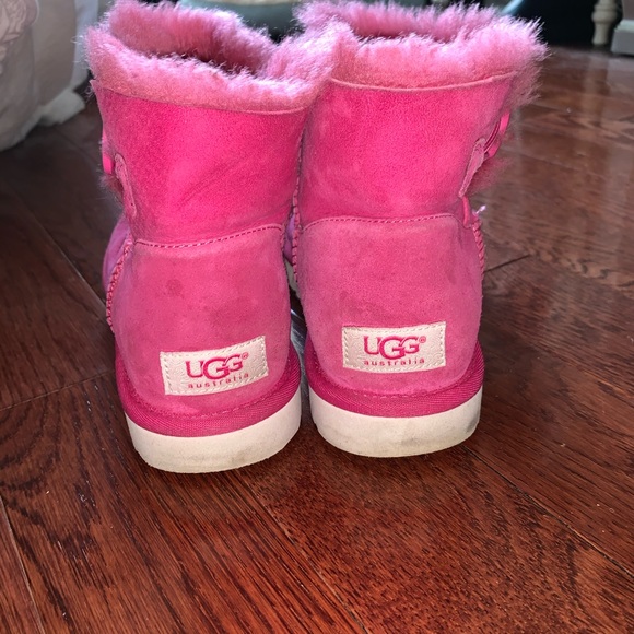 Hot pink short uggs size 7 - Picture 2 of 5